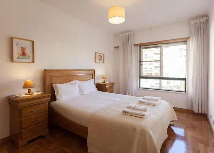 Flh Parede Family Flat With Balcony
