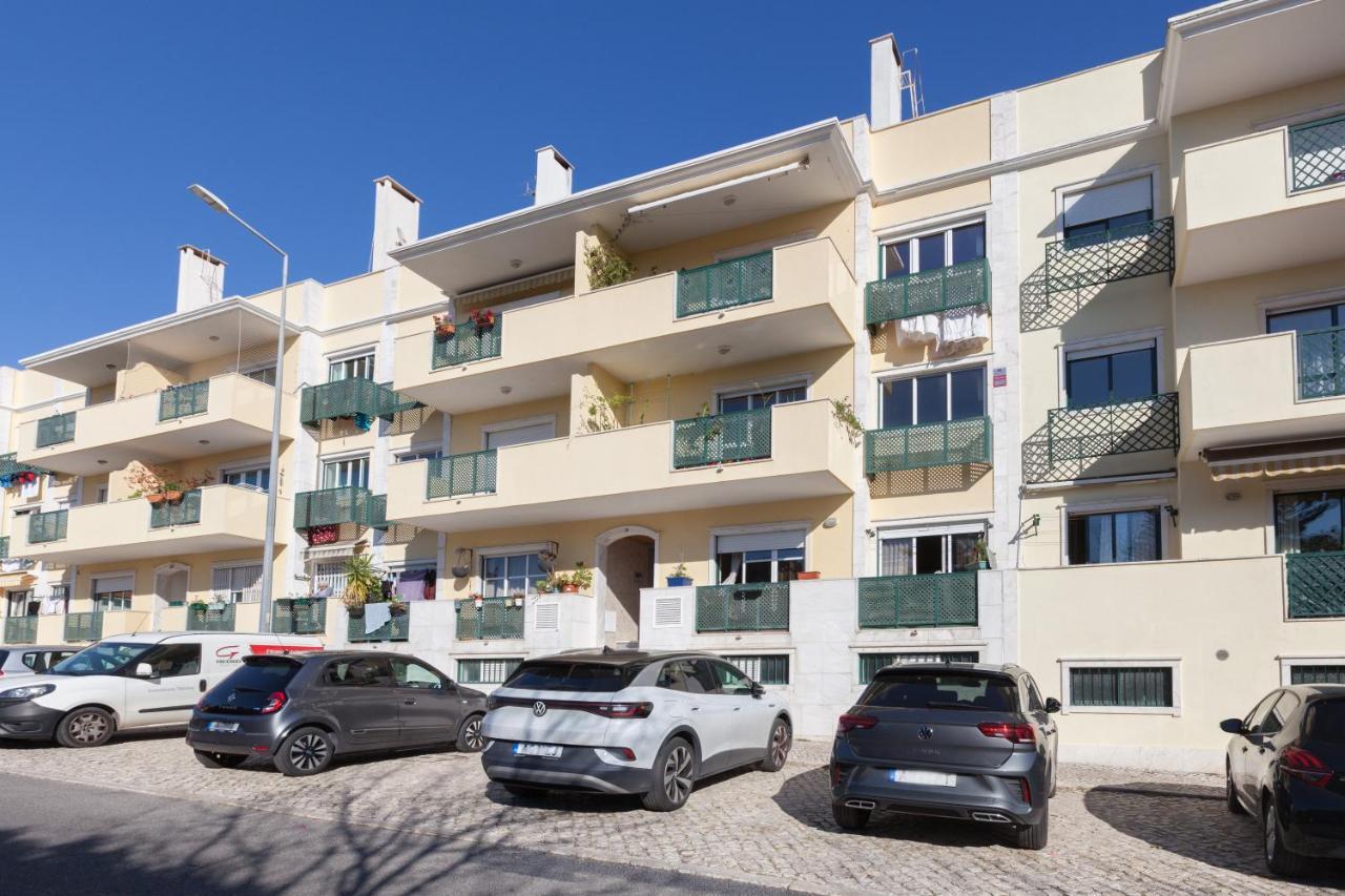 Apartment Flh Family Flat With Balcony Parede